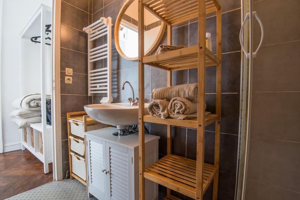 Le Petit Cosy Apartment อองเชร์ ภายนอก รูปภาพ