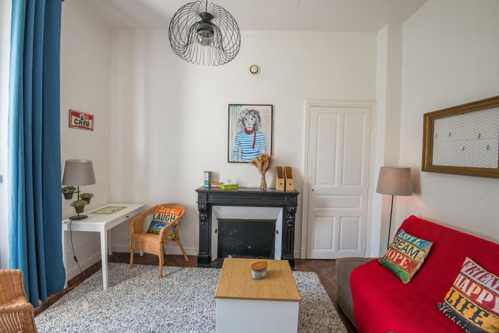 Le Petit Cosy Apartment อองเชร์ ภายนอก รูปภาพ